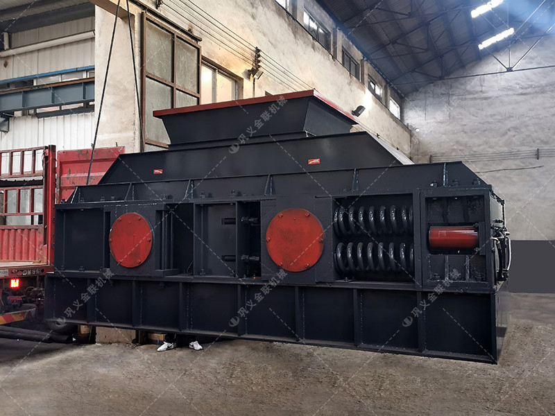 1500x1000大型液壓對(duì)輥破碎設(shè)備發(fā)貨圖片