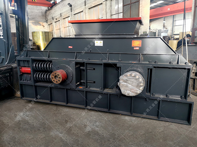 1500x1000大型液壓對(duì)輥破碎設(shè)備發(fā)貨圖片