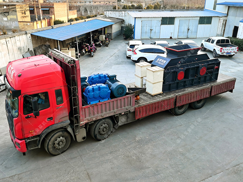 2PG1500X800大型對輥破碎機發(fā)住陜西漢中破碎石英砂