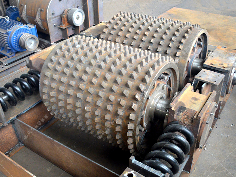 為何越來越多的礦山選擇雙齒輥而非顎式破碎機？這3點很關(guān)鍵！