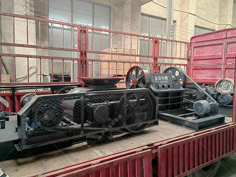 大塊煤矸石直接喂料會損壞設(shè)備？狼牙齒輥為何敢承諾'來者不拒'？