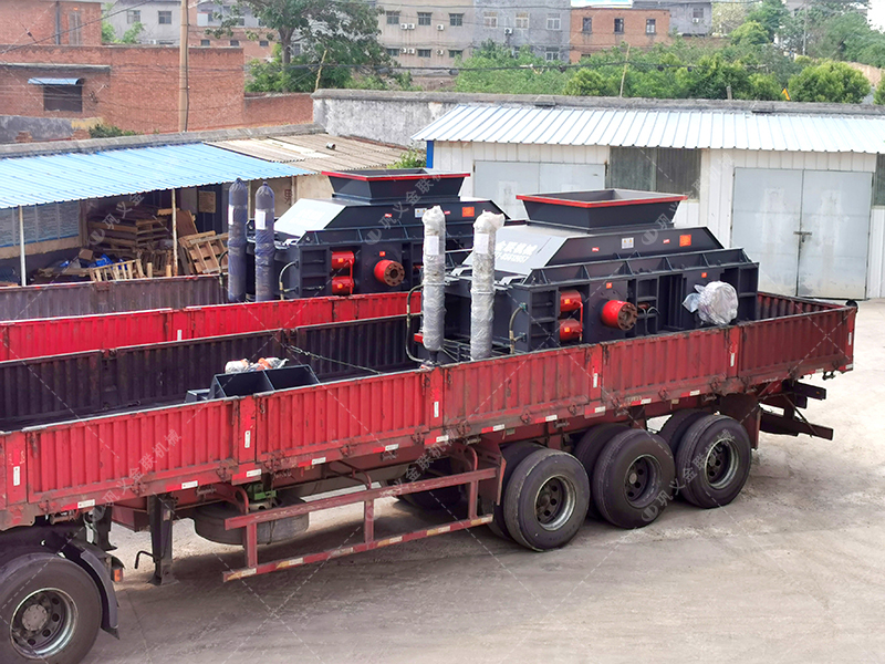 時產(chǎn)100噸和200噸的石灰石生產(chǎn)線，選擇的液壓對輥制砂機有何不同？