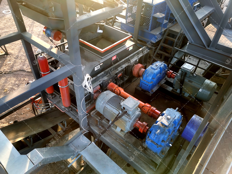 砂石級(jí)配不合理拖垮混凝土質(zhì)量？液壓對(duì)輥制砂機(jī)能否破解這一難題？